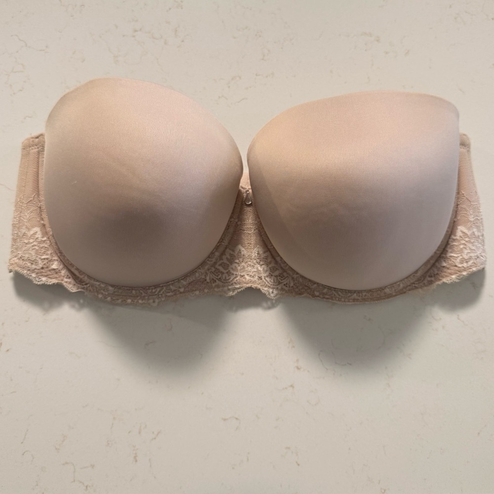 Torrid 40DDD Nude Underwire Strapless Bra Lace Detail
